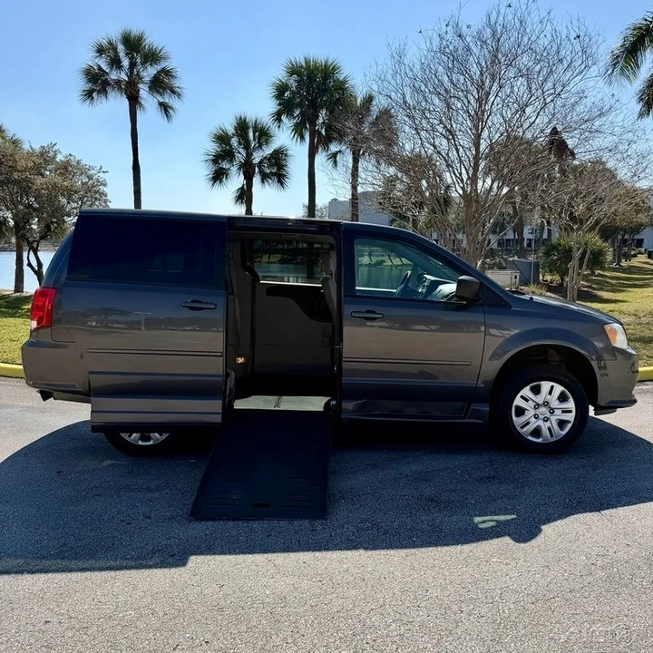 2016 Dodge Caravan - Image 4 of 21