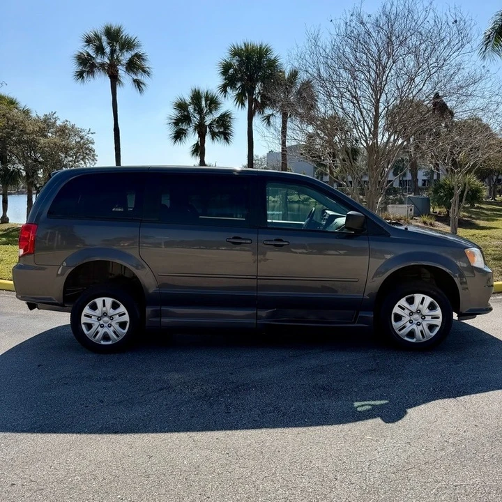 2016 Dodge Caravan - Image 9 of 21