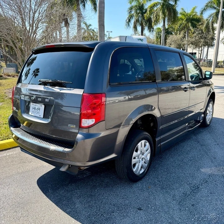 2016 Dodge Caravan - Image 10 of 21