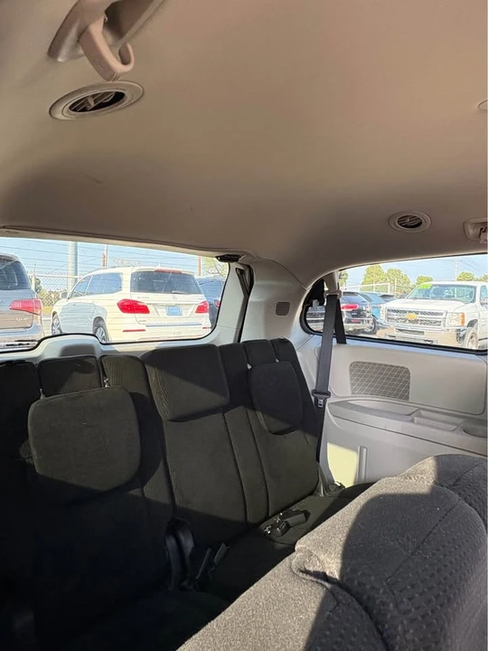 2016 Dodge Caravan - Image 11 of 16