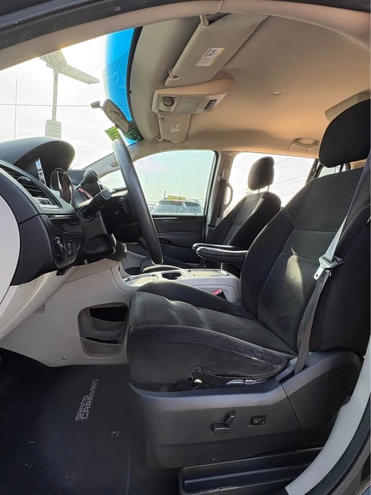 2016 Dodge Caravan - Image 7 of 16