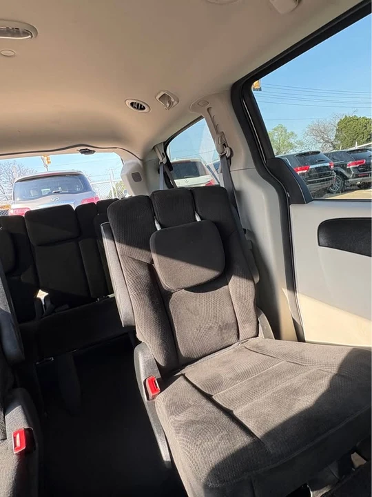 2016 Dodge Caravan - Image 9 of 16