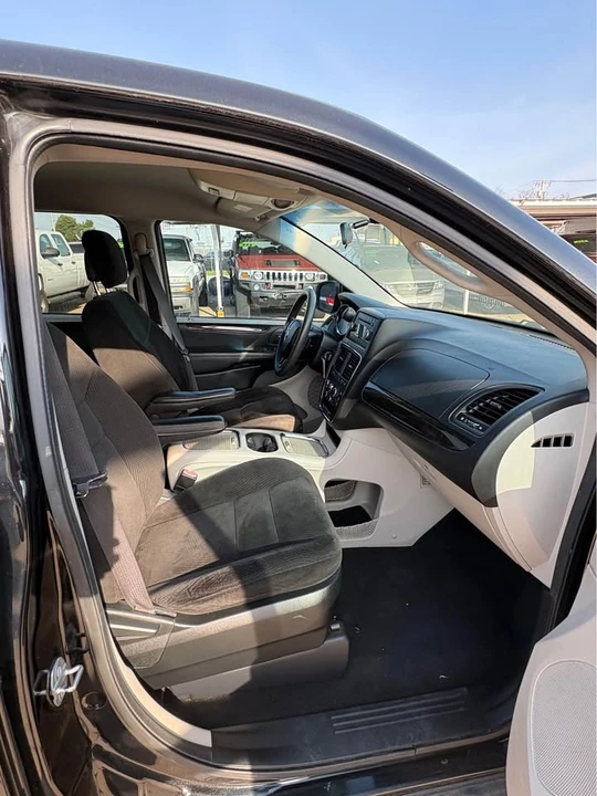 2016 Dodge Caravan - Image 13 of 16