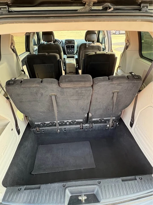2016 Dodge Caravan - Image 10 of 16