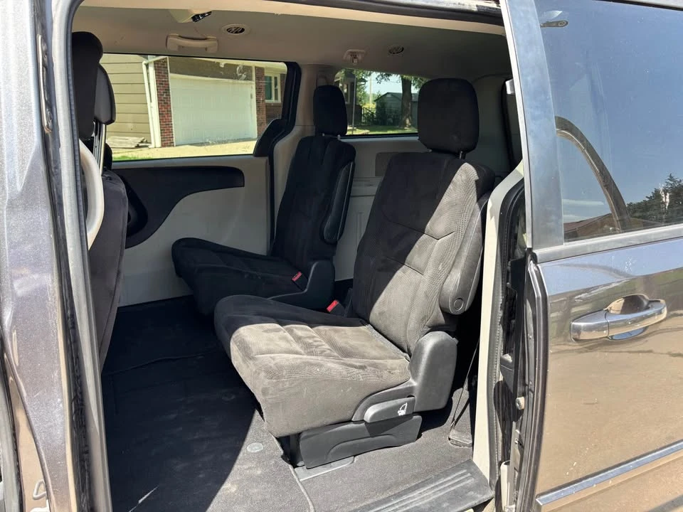 2016 Dodge Caravan - Image 6 of 12