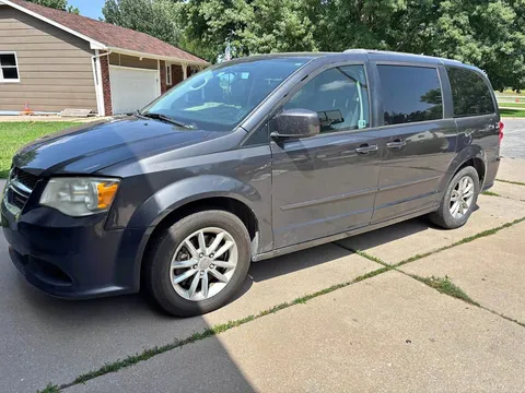 2016 Dodge Grand Caravan SXT Minivan 4D