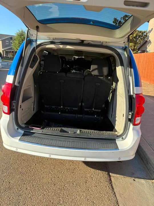 2016 Dodge Caravan - Image 4 of 7