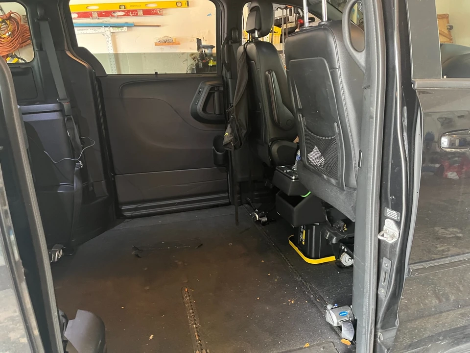 2016 Dodge Caravan - Image 3 of 4