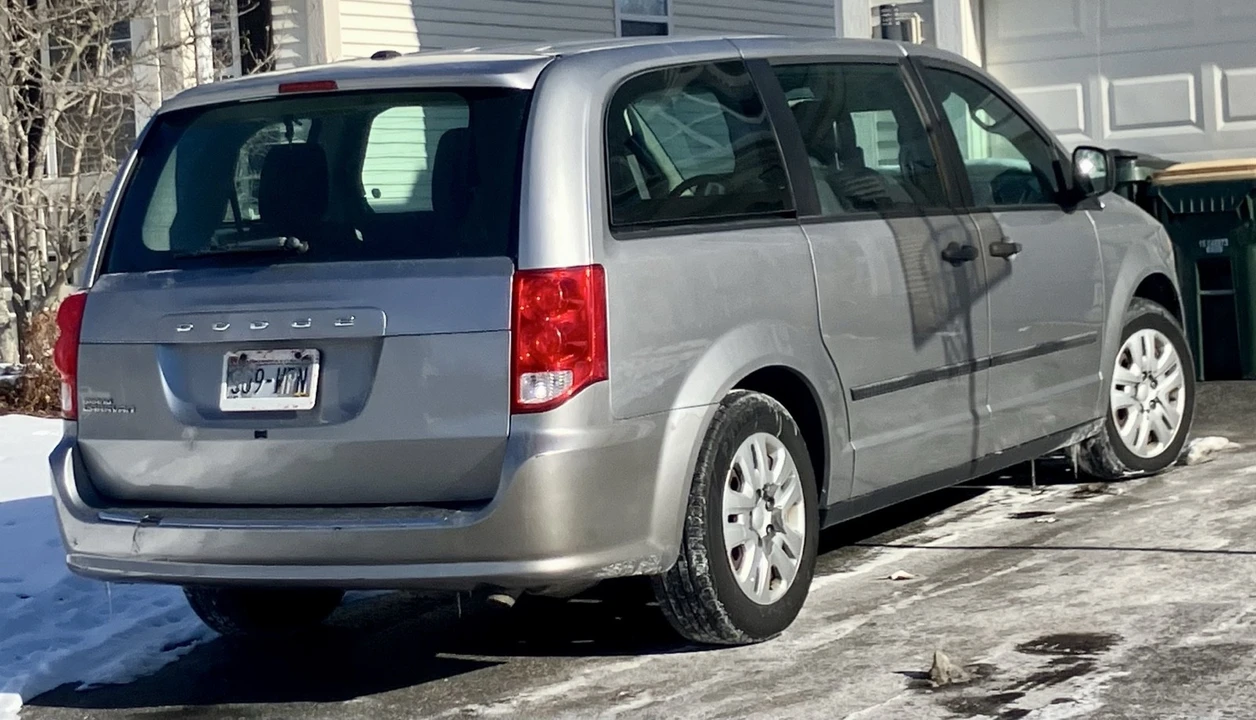 2016 Dodge Caravan - Image 2 of 4