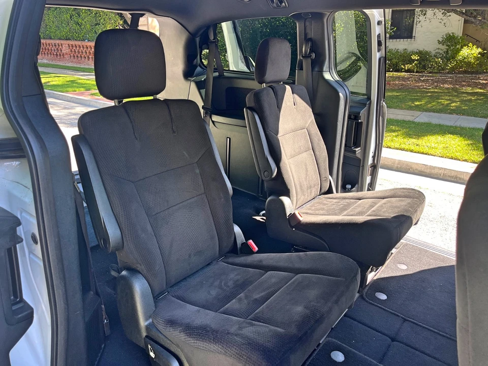 2016 Dodge Caravan - Image 17 of 19