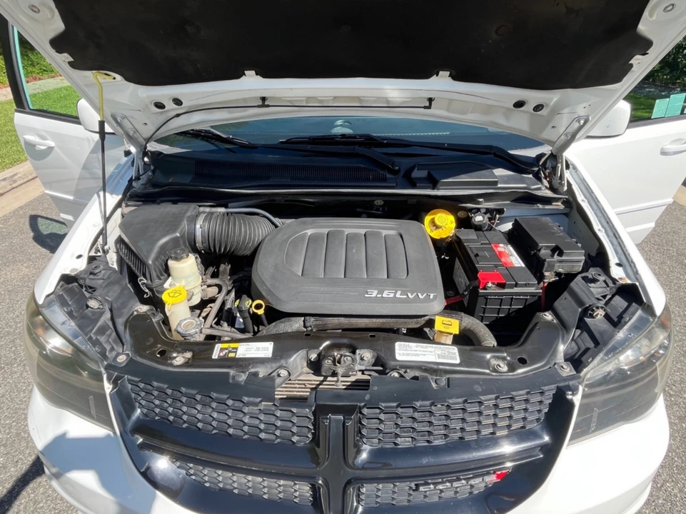 2016 Dodge Caravan - Image 10 of 19