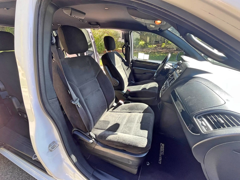 2016 Dodge Caravan - Image 16 of 19