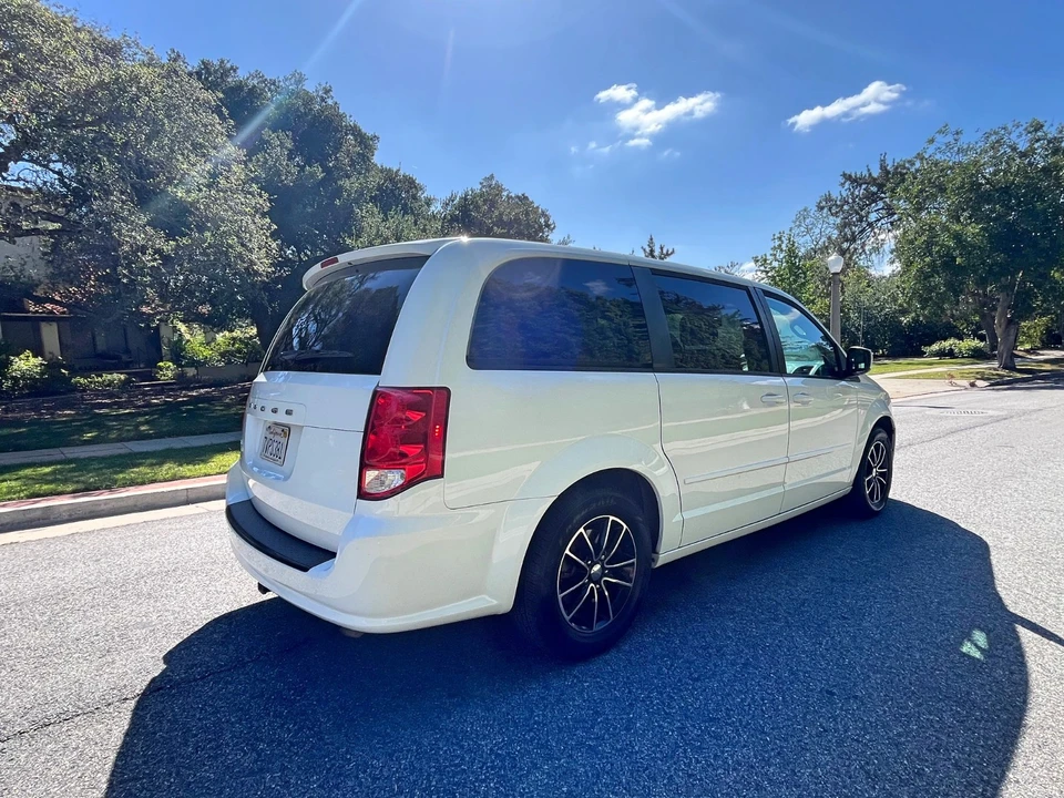 2016 Dodge Caravan - Image 4 of 19