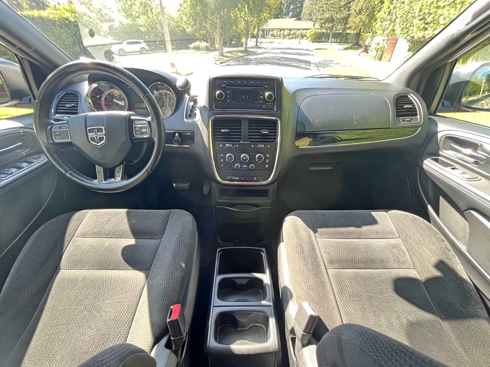 2016 Dodge Caravan - Image 14 of 19