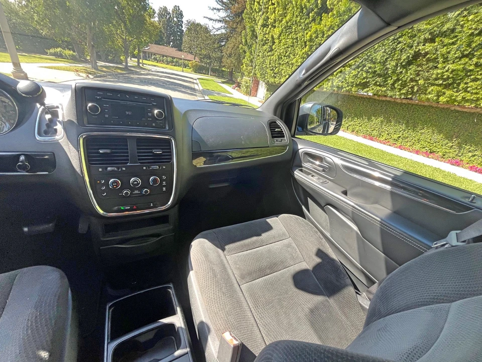 2016 Dodge Caravan - Image 12 of 19