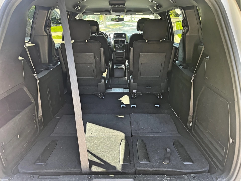2016 Dodge Caravan - Image 18 of 19