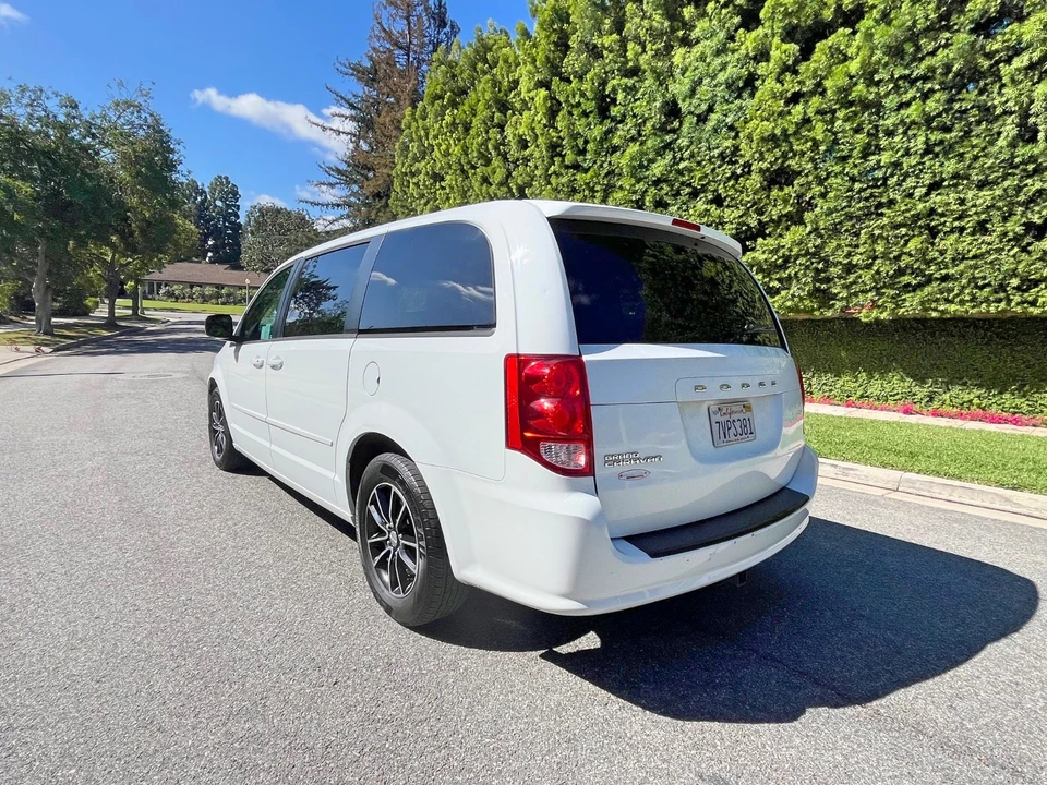 2016 Dodge Caravan - Image 2 of 19