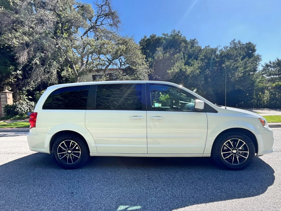 2016 Dodge Caravan - Image 5 of 19