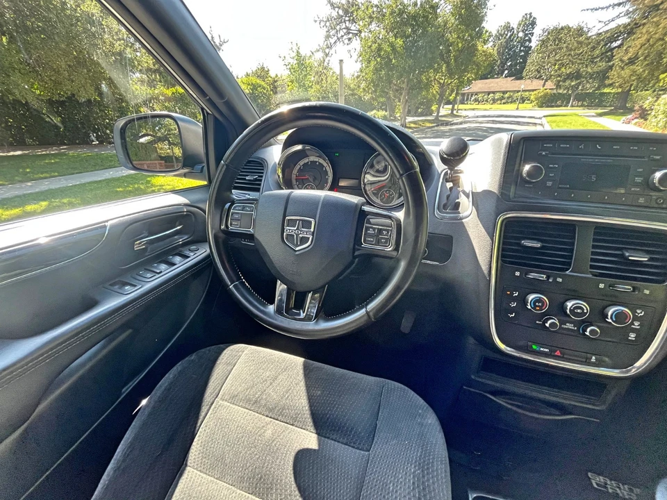 2016 Dodge Caravan - Image 13 of 19