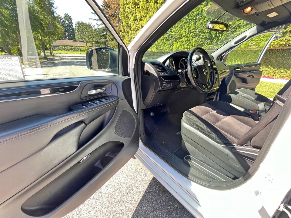 2016 Dodge Caravan - Image 15 of 19