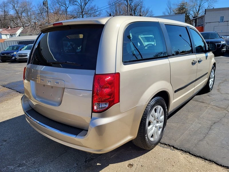 2016 Dodge Caravan - Image 7 of 13