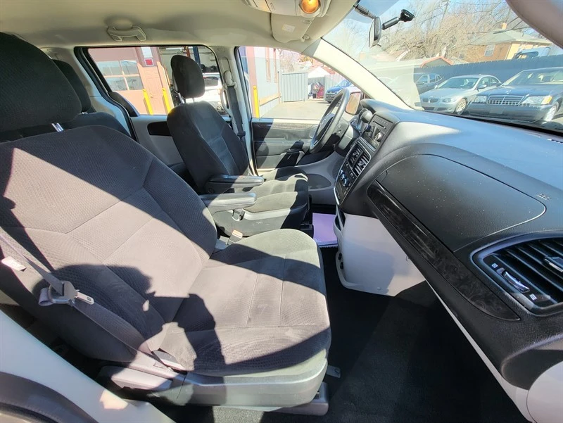 2016 Dodge Caravan - Image 9 of 13