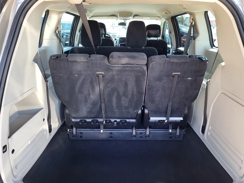 2016 Dodge Caravan - Image 11 of 13