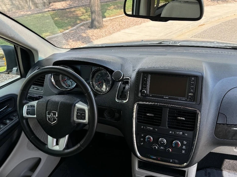 2016 Dodge Caravan - Image 4 of 16