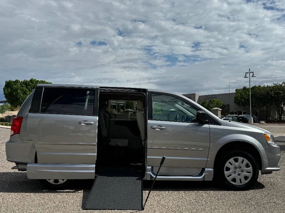 2016 Dodge Caravan - Image 3 of 16