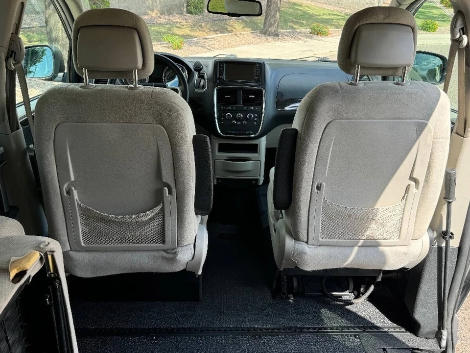 2016 Dodge Caravan - Image 8 of 16