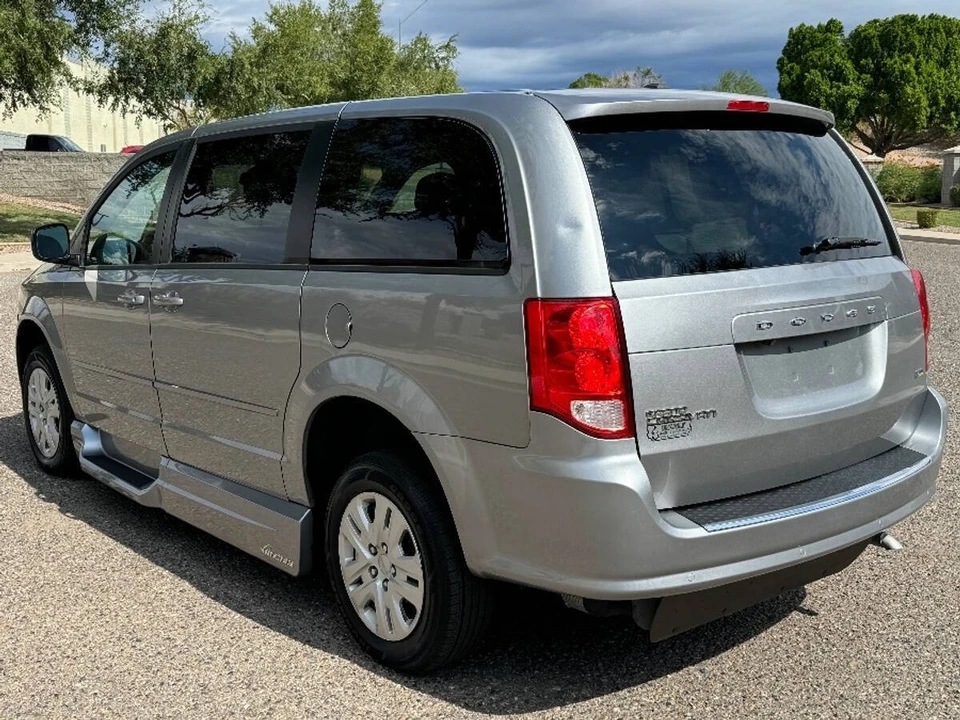 2016 Dodge Caravan - Image 13 of 16