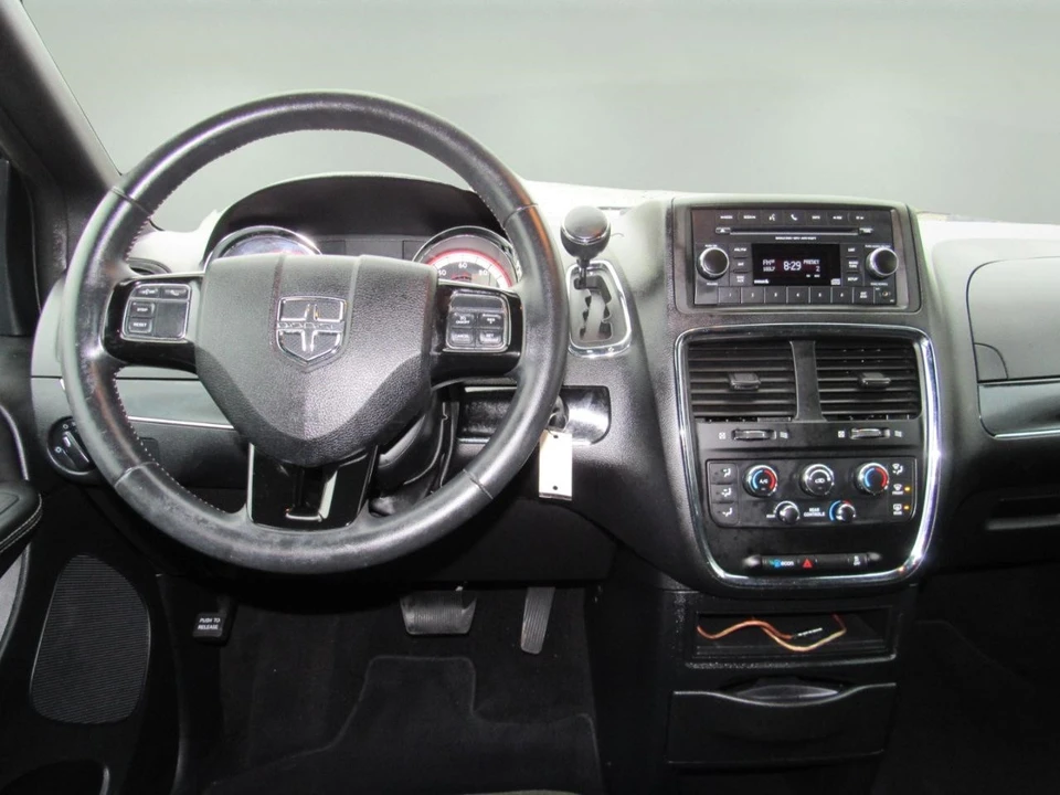2016 Dodge Caravan - Image 5 of 12