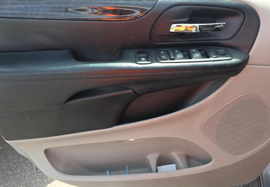 2016 Dodge Caravan - Image 11 of 12