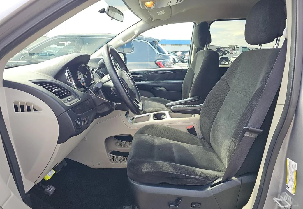 2016 Dodge Caravan - Image 9 of 12