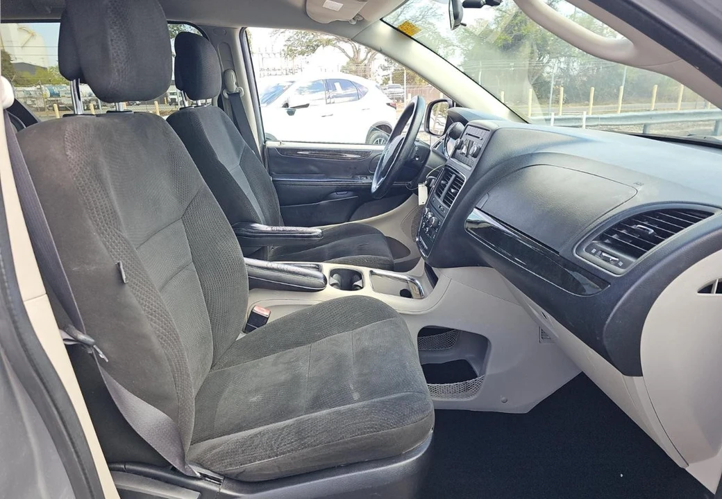 2016 Dodge Caravan - Image 10 of 12