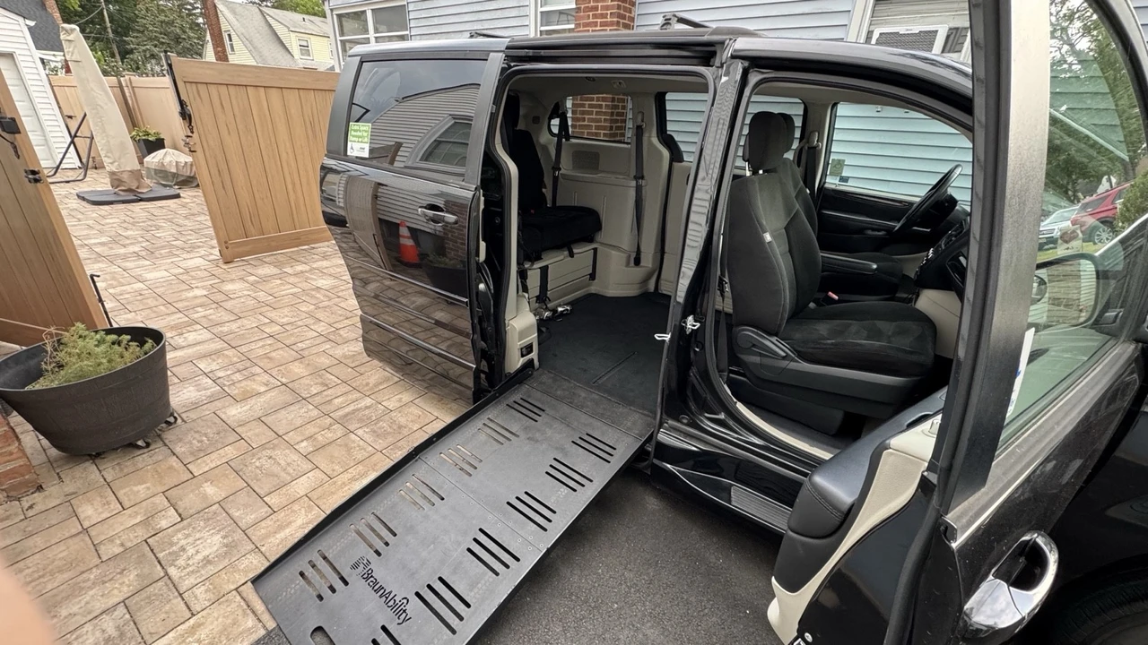 2016 Dodge Caravan - Image 5 of 6