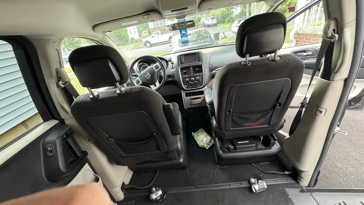 2016 Dodge Caravan - Image 3 of 6