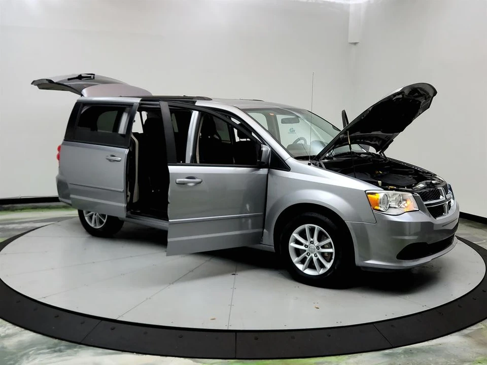 2016 Dodge Caravan - Image 10 of 12