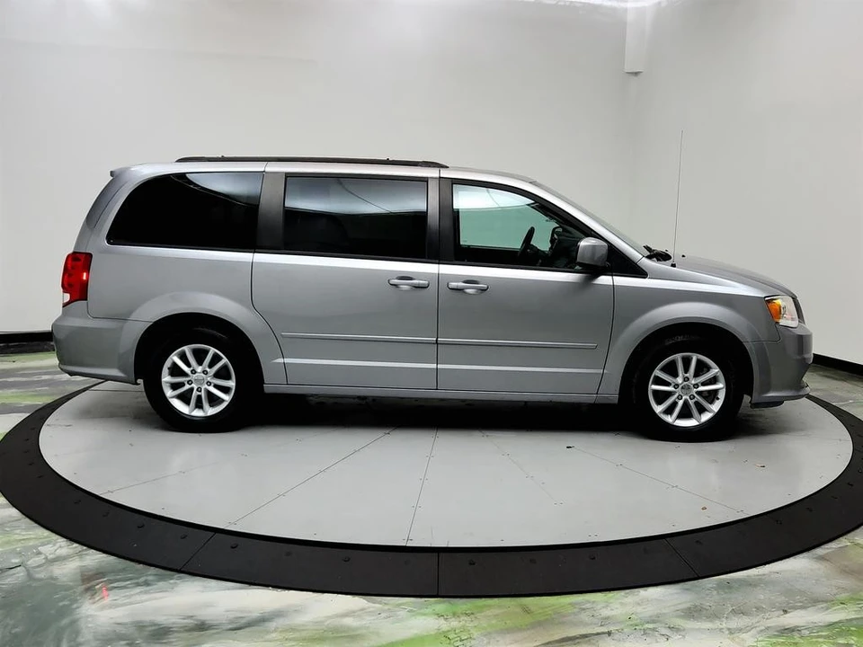 2016 Dodge Caravan - Image 4 of 12