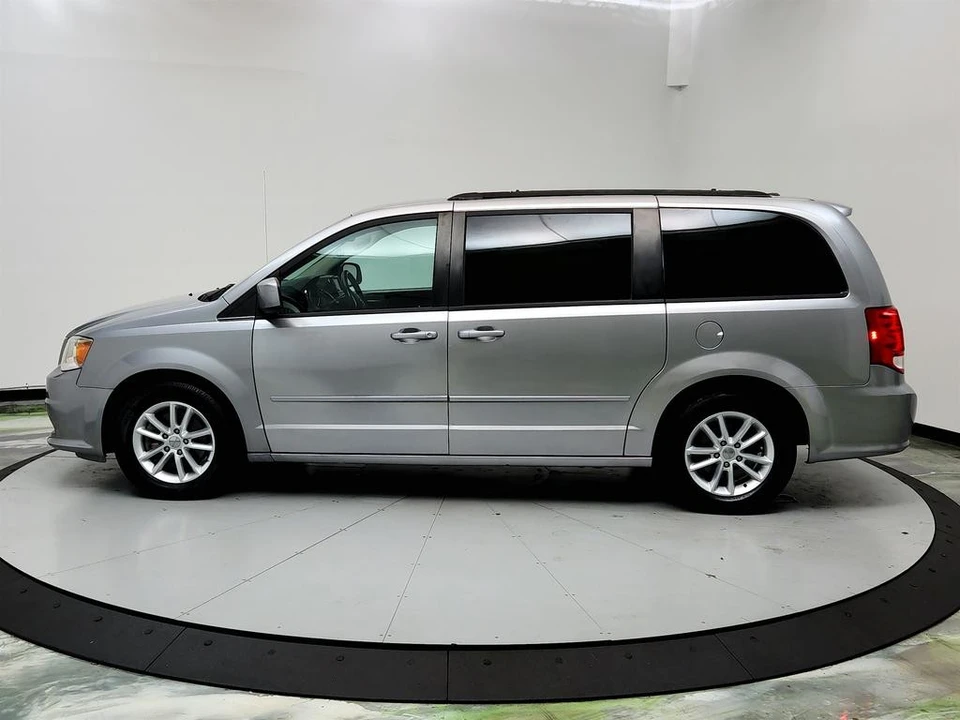 2016 Dodge Caravan - Image 8 of 12