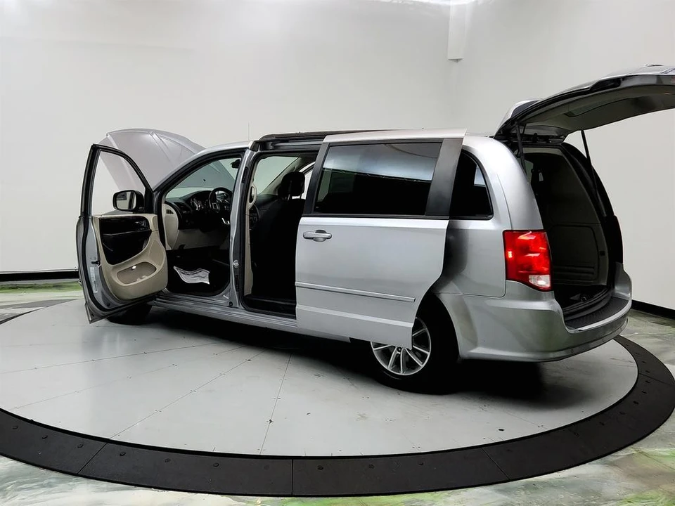 2016 Dodge Caravan - Image 12 of 12