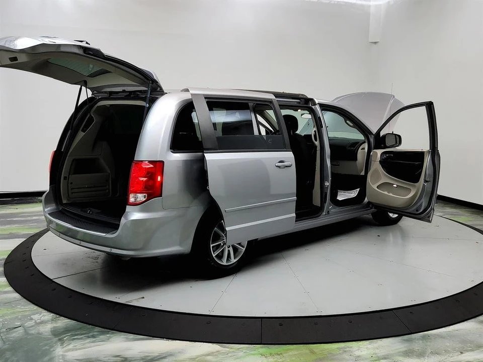 2016 Dodge Caravan - Image 11 of 12