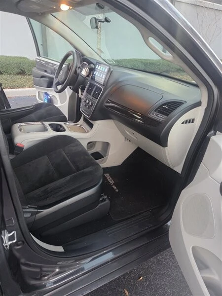 2016 Dodge Caravan - Image 9 of 16