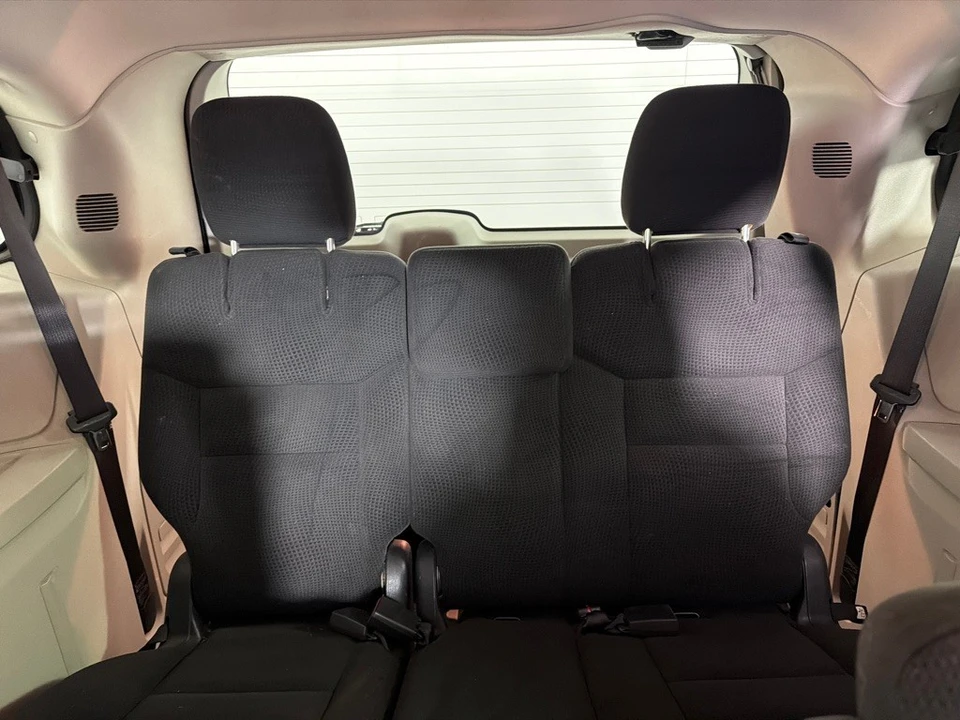 2016 Dodge Caravan - Image 18 of 21