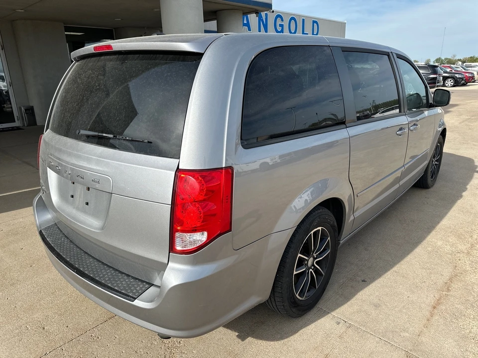 2016 Dodge Caravan - Image 2 of 12