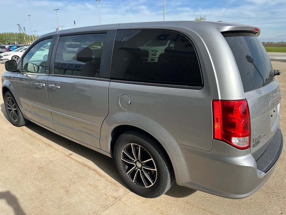 2016 Dodge Caravan - Image 7 of 12