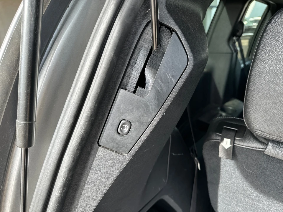 2016 Dodge Caravan - Image 10 of 21