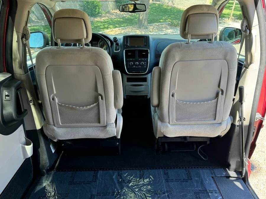 2016 Dodge Caravan - Image 8 of 15