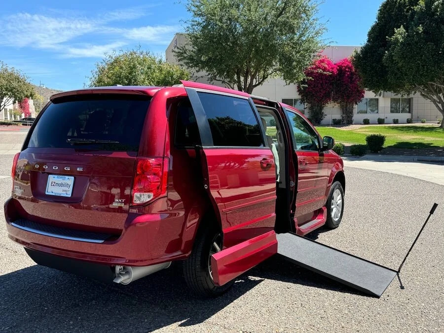 2016 Dodge Caravan - Image 2 of 15