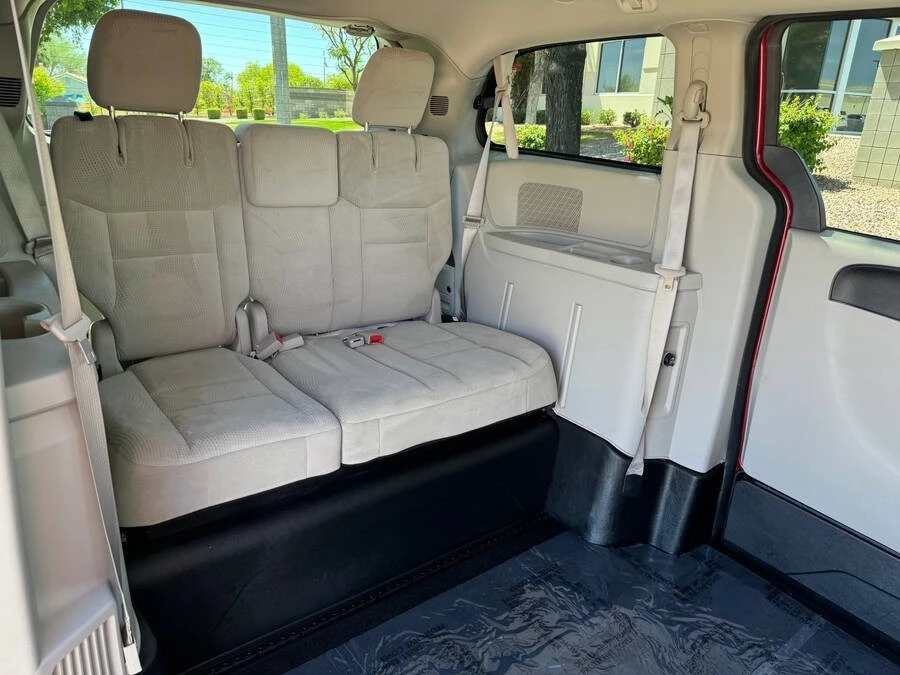 2016 Dodge Caravan - Image 9 of 15